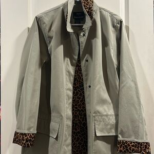 Dennis Basso Lightweight snap closure w/animal print accents coat/jacket size M